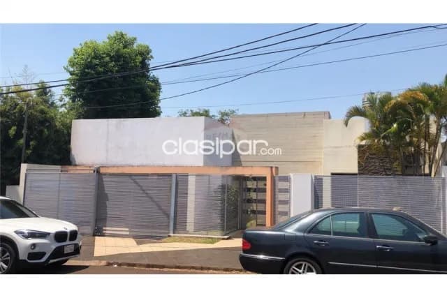 casa en zona céntrica de Encarnación: 4 habitaciones y 3 baños — foto 3