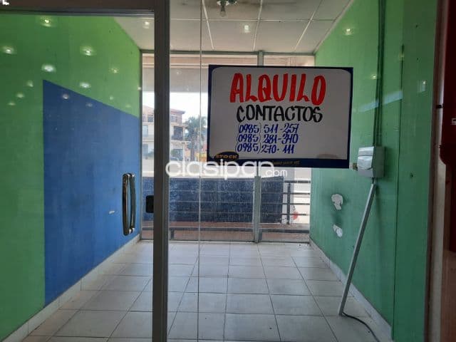 salón comercial Acceso Sur -Stock