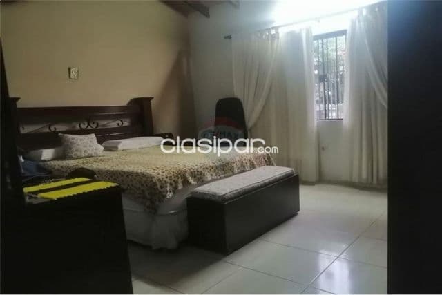 Imponente casa en barrio primavera de Luque
