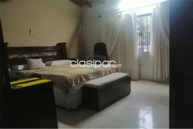Imponente casa en barrio primavera de Luque, foto 2