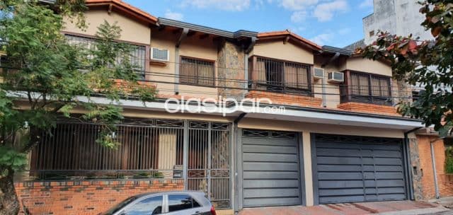 Amplia Residencia a pasos de Avda España