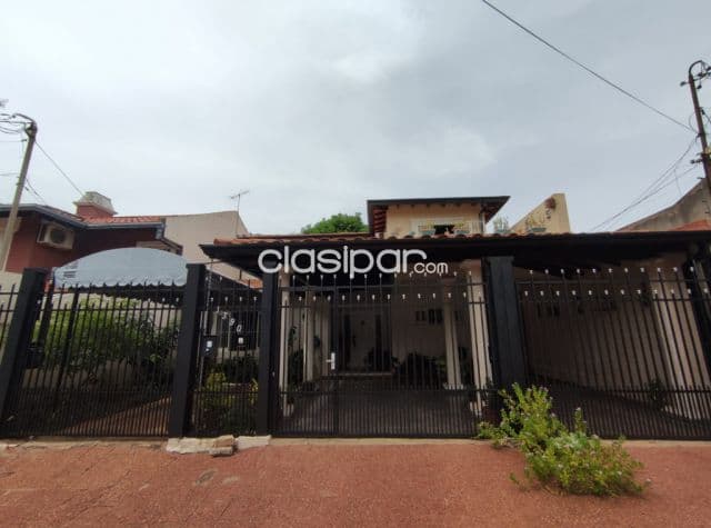 Amplia casa en barrio Carmelitas