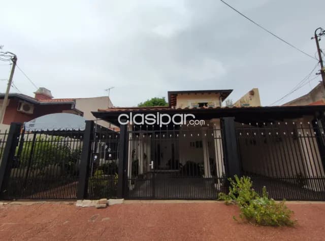 Amplia casa en barrio Carmelitas — foto 2