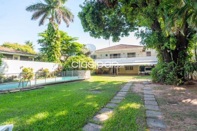 Casa con amplioterreno zona mariscal lopez usd 1.500.000