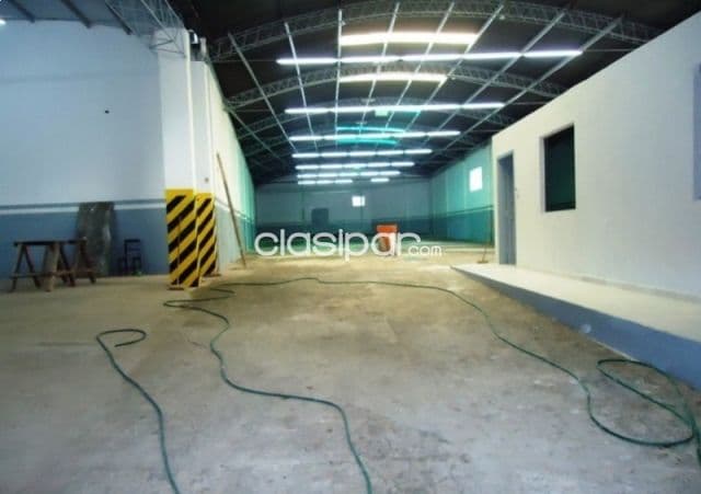 Un deposito de 720m2 para empresa en mburicao