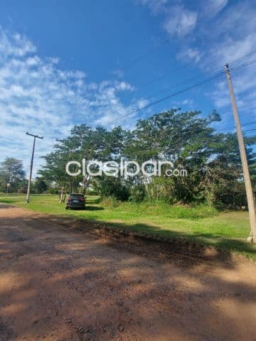 hermoso terreno en Surubi i en esquina sobre la avenida principal — foto 1