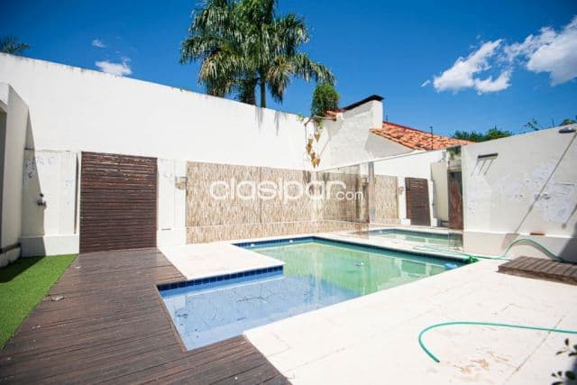 Vedo hermosa casa en barrio republicano cerca de la uca