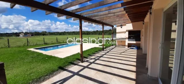casa en esquina en el condominio La Trinidad: 3 habitaciones y 4 baños — foto 4