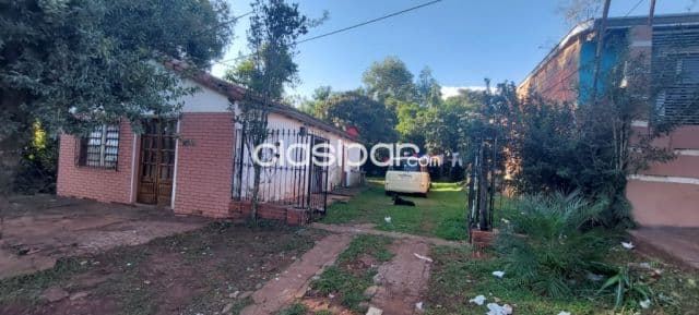 casa en el barrio Santa María, a 1 cuadra de la ruta 6: 1 habitación y 2 baños