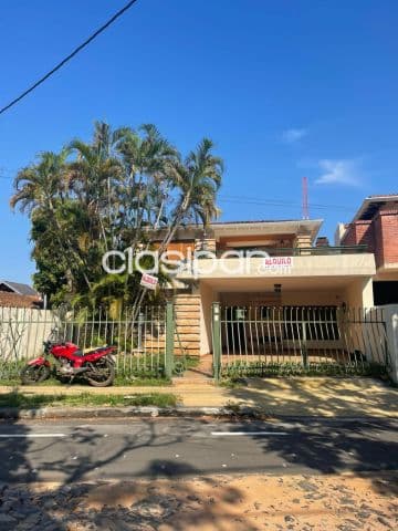 Villamorra / las almenas: Magnifica residencia, 3 suites, 2 escritorios, jardín, quincho