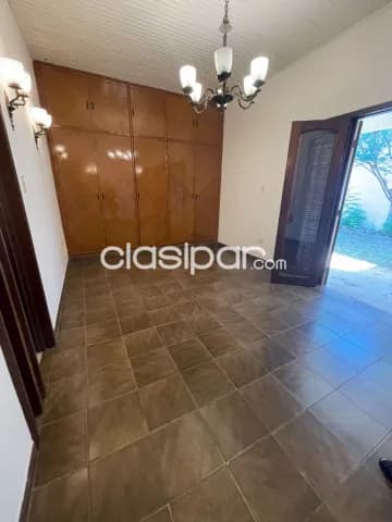 Villamorra / las almenas: Magnifica residencia, 3 suites, 2 escritorios, jardín, quincho — foto 4