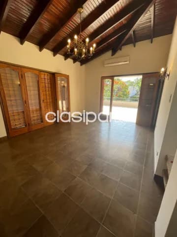 Villamorra / las almenas: Magnifica residencia, 3 suites, 2 escritorios, jardín, quincho — foto 5