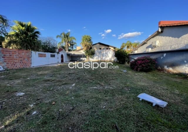 Terreno amurallado en alquiler Los Laureles