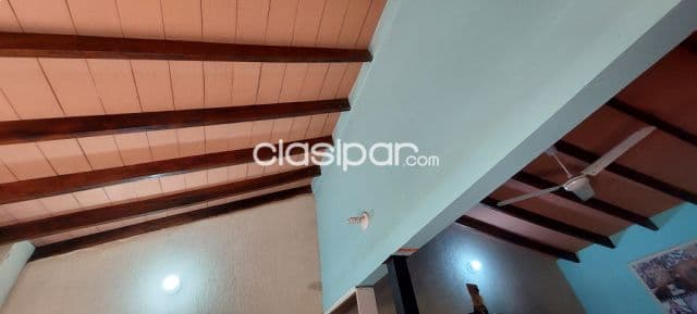 Casa con piscina en 2 terrenos con salida calle a calle