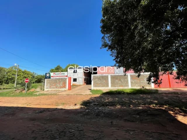 Amplia propiedad en esquina, en la ciudad de capiata a metros de la ruta principal — foto 2