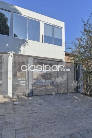 Mburucuya: Elegantísima casa/triplex, 3 dormit, jardín, piscina, lujo total, 2.300 usd