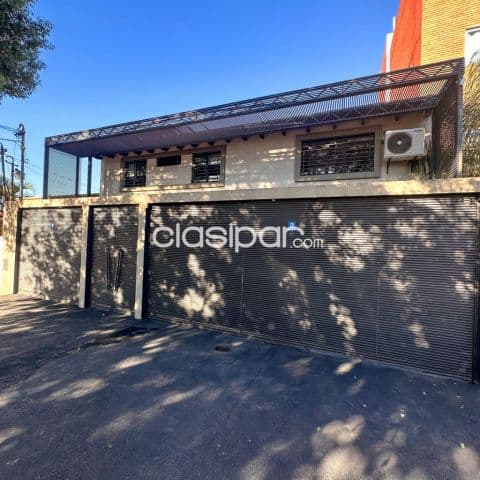 Mcal. Estigarribia: Esclusiva residencia amoblada, 1.242m2, 3 suites, jardín, piscina
