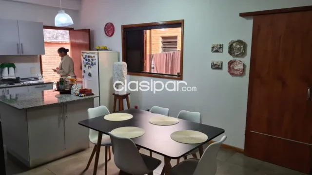 Mburucuyá: Inigualable, en planta baja, 2 suites, amplio jardín, piscina, 6.000.000 gs — foto 4