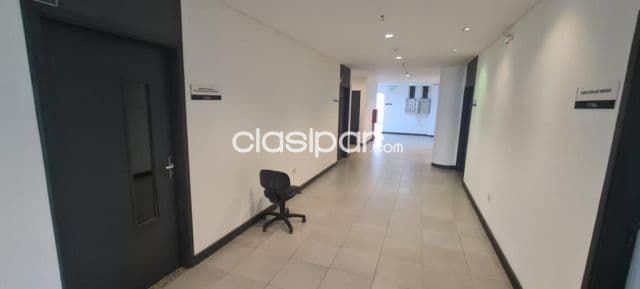 Z/ costanera: Edificio corporativo, 850 m2, oficinas, ascensores, plantas libres