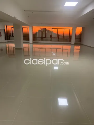 Z/ shop. Sol – Carmelitas: Lujoso edificio, oficinas planta libre, 133 m2, 1.600 usd — foto 2