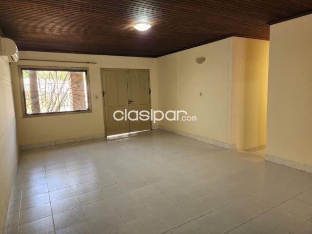 Casa de 3 Dormitorios en Villa Adela, Luque-CLHO5145021