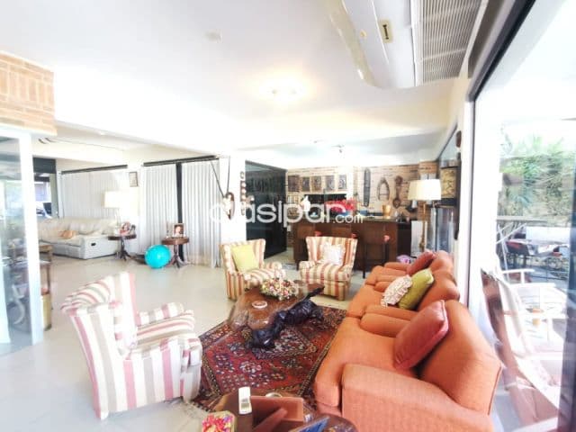 Residencia de 4 Dormitorios en el Barrio San Critobal-CLHO5145138