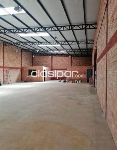 Luque - britez borges: 560 m2 a estrenar + oficinas, piso hormigón p/ altos volúmenes