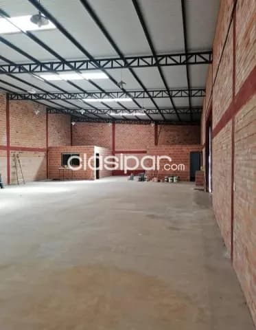 Luque - britez borges: 560 m2 a estrenar + oficinas, piso hormigón p/ altos volúmenes, foto 2