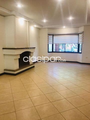Carmelitas – casa rica 2: Elegante residencia, 4 dormitorios, buen jardín, piscina, foto 1
