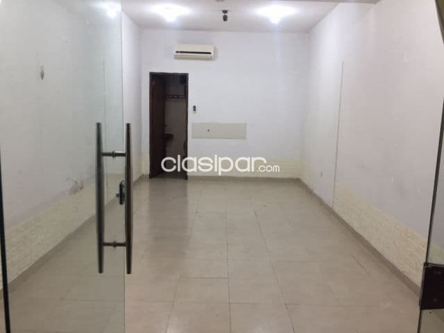Doy en alquiler hermoso Salón - Zona Luque cerca de la Conmegol, foto 1