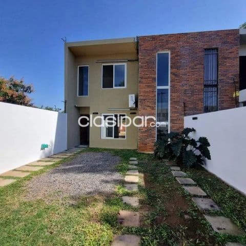 Luque – los jardines: 223.5 m2, elegante dúplex estreno, 3 doirmit, piscina, jardín