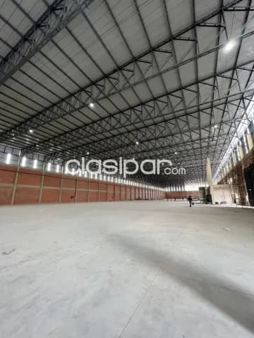 Luque – aeropuerto: Despositos alta gama disponibles, 1.051 m2 + oficina + parking c/u, foto 3