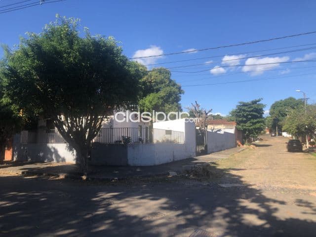 En Venta Terreno en esquina Zona Av. Med. del Chaco