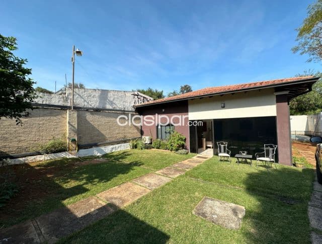 En venta! - amplia residencia semi nueva - lambare - zona yacht