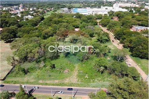 Imponente esquina sobre Avda. Laguna Grande — foto 4
