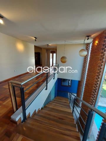 Residencia de 570 m2, Zona Club Centenario-LHO5189773