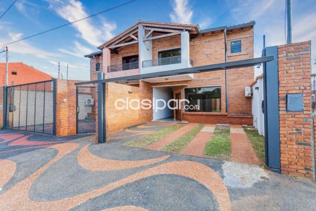 En venta! Amplio duplex - San Lorenzo