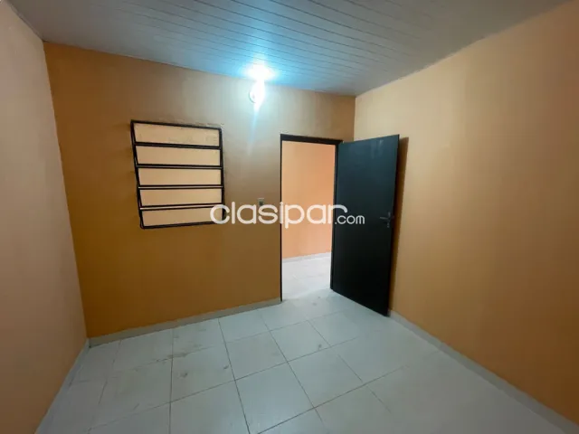 Pequeña casa tipo chalet en itaugua — foto 2