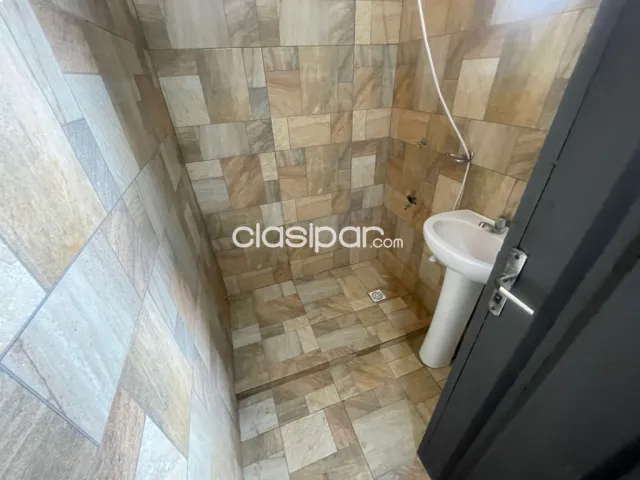Pequeña casa tipo chalet en itaugua — foto 4
