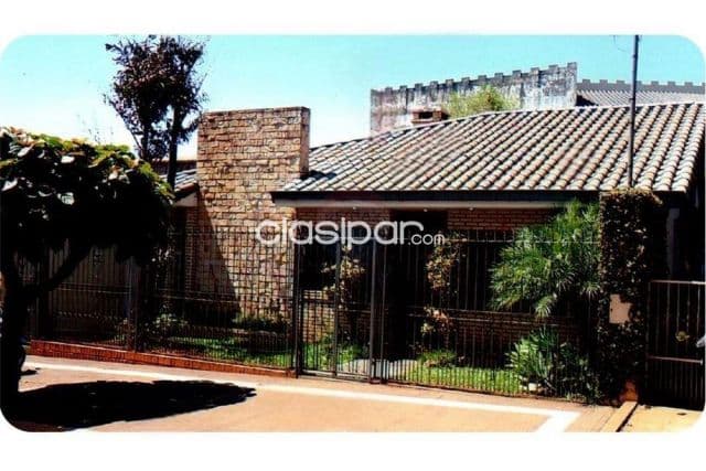 casa en el barrio San Roque de Encarnación: 3 habitaciones y 5 baños — foto principal