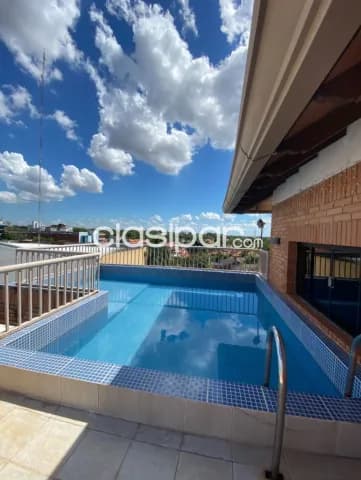 Carmelitas: Amplio pent-house, 3 suites, jardín, piscina, quincho, seguridad, 1.600 usd — foto 2