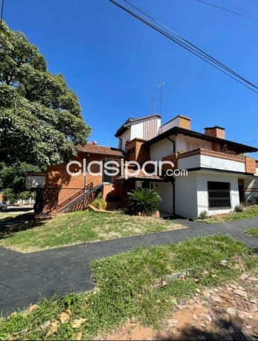San vicente: Elegante residencia, 3 niveles, escritorio, 3 dormit, jardín, piscina
