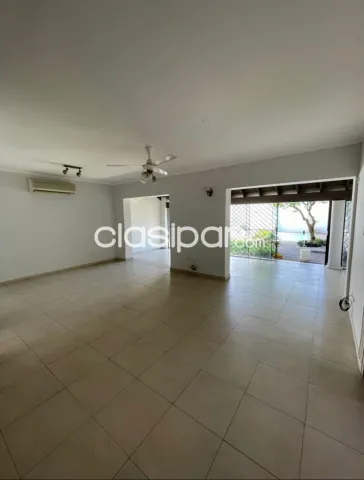 San vicente: Elegante residencia, 3 niveles, escritorio, 3 dormit, jardín, piscina, foto 3