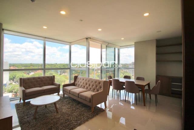 Edif. Miami – Villa Morra: Elegante depto. Muy amplio, 3 dormit, gym, piscina, seguridad