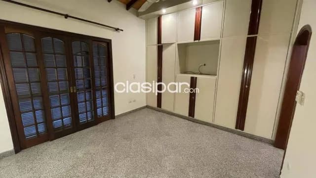 Villa Morra – prox. Las almenas: Confortable residencia, escritorio, 4 dormit, quincho, foto 5