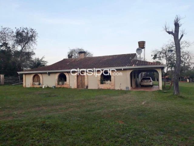 En venta Hermosa Casa Quinta en Luque — foto principal