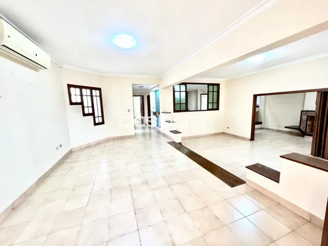 En Venta Amplía Casa en Esquina de 2 Plantas en Barrio Las Mercedes V084 — foto 2