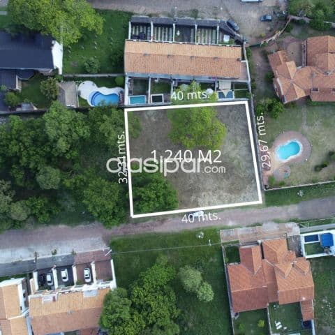 Terreno en Lambare a pasos del Yacht y Golf Club, foto 1