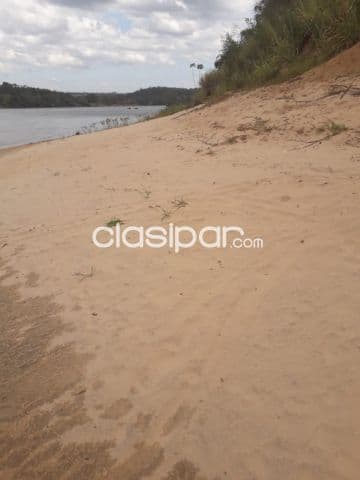 70 has, sobre rio Paraná, Cap. Meza , Itapua