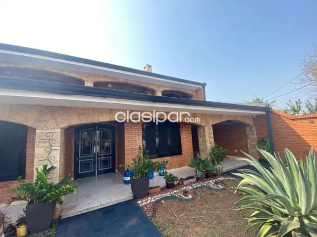 En venta hermosa residencia de dos plantas con piscina, en San Lorenzo !!! — foto 3